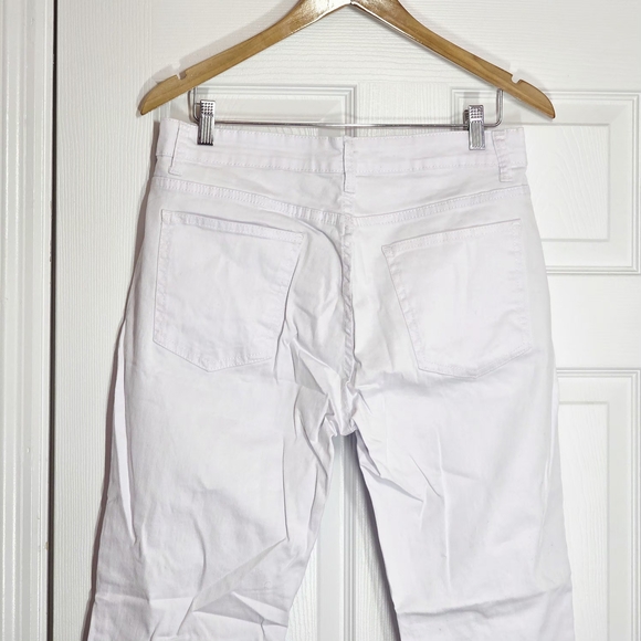 32x28 White Distressed Jeans - Picture 4 of 6